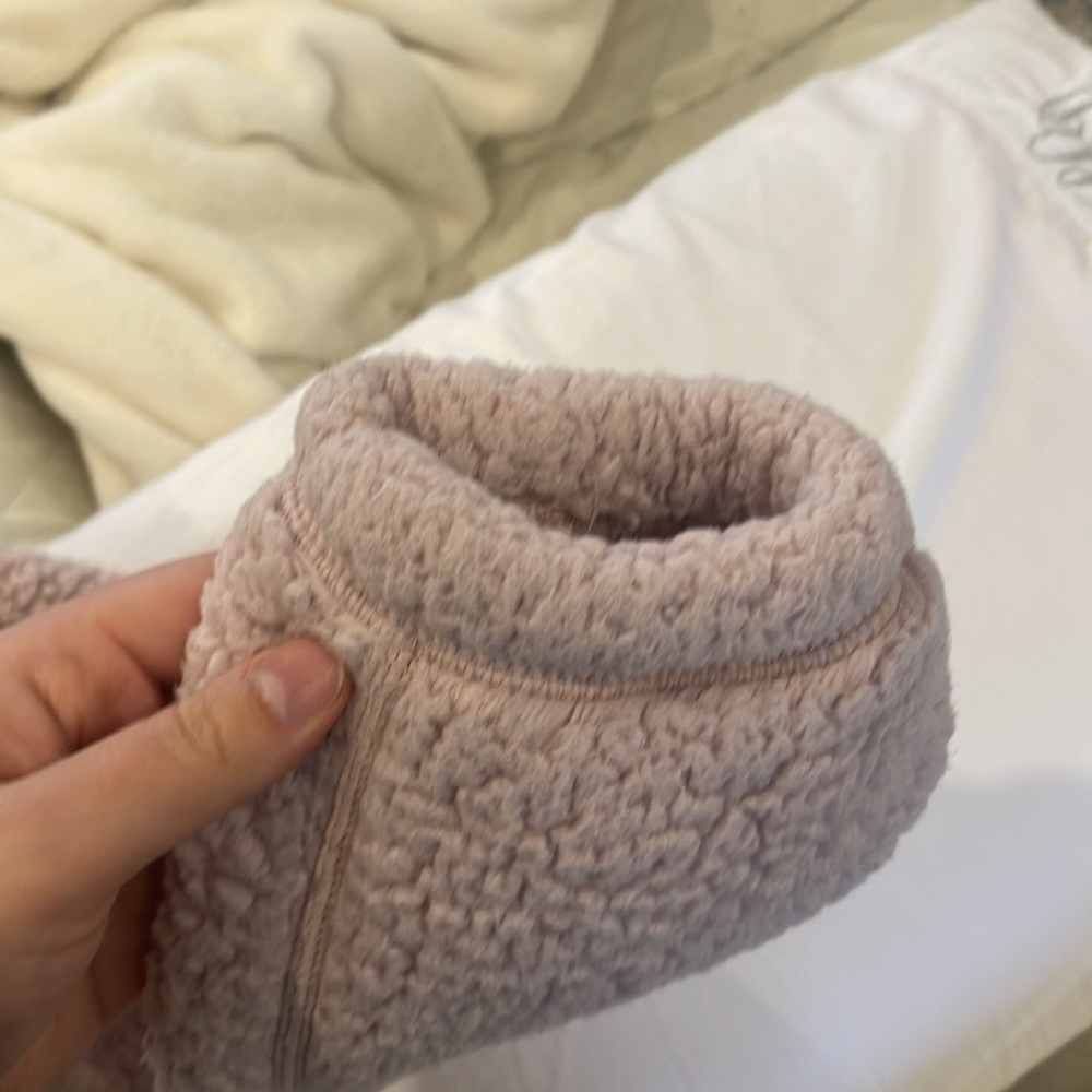 Abercrombie and Fitch soft light pink Sherpa - Picture 3 of 4
